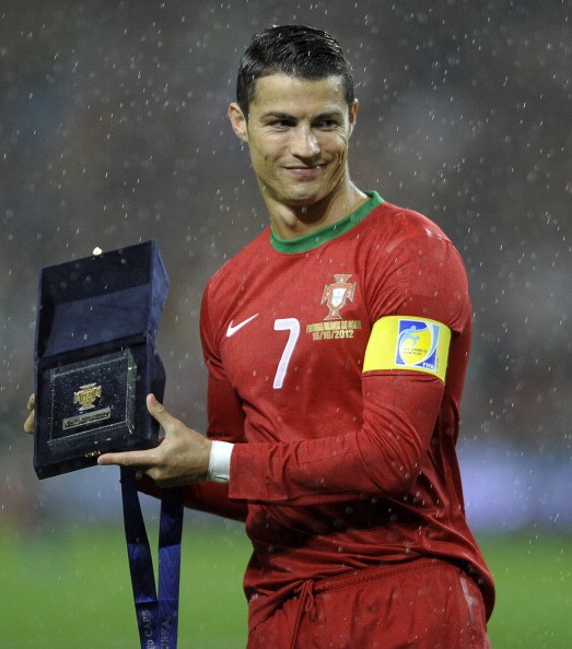 Ronaldo đã ghi được 37 bàn thắng trong 99 trận đấu trước đó cùng Bồ Đào Nha...
